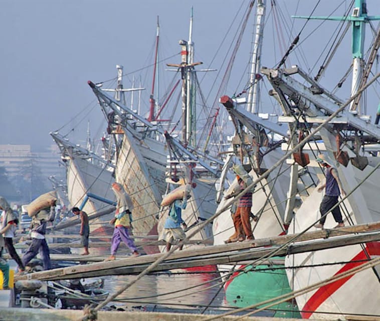 From Jakarta : Wonderful 3 Days With Tour Guide Italia - Daily Itinerary
