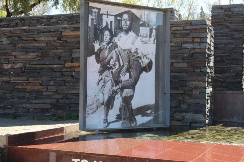 From Johannesburg: Pretoria, Soweto & Apartheid Museum Tour - Key Points