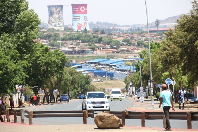 From Johannesburg: Pretoria, Soweto & Apartheid Museum Tour - Soweto Highlights