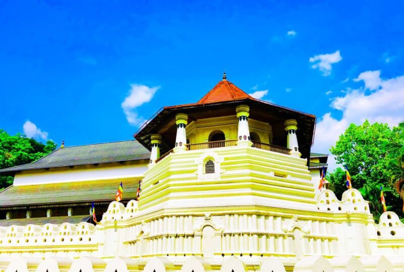 From Kandy: Evening Kandy City Tour by Tuk-Tuk - Tour Experience