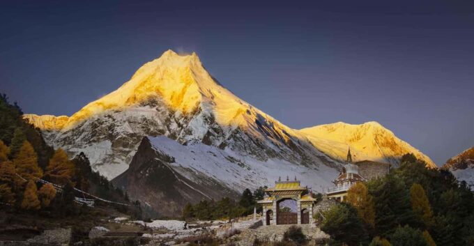 From Kathmandu: 15-Day Manaslu Circuit Trek - Weather and Conditions