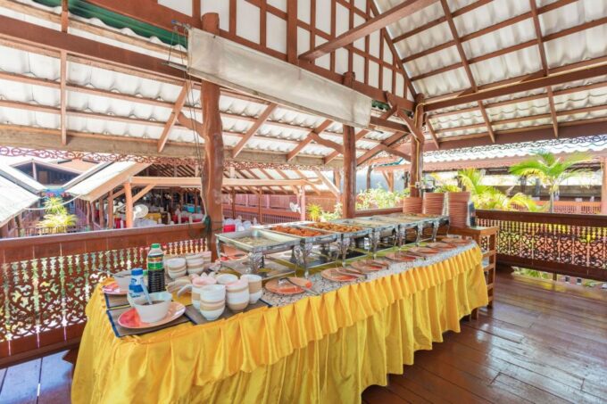 From Khao Lak: Premium Speedboat Tour James Bond & Koh Panyi - Hong Island Canoeing and Khai Islands