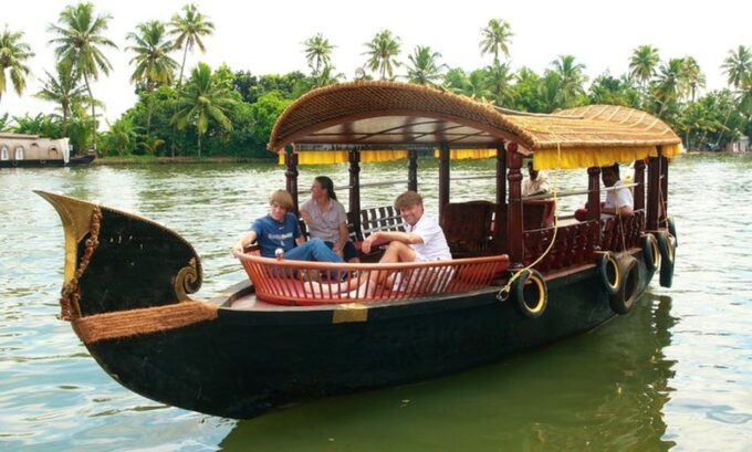 From Kochi Port: Backwater Canoe and Fort Kochi Tour - Meeting Point