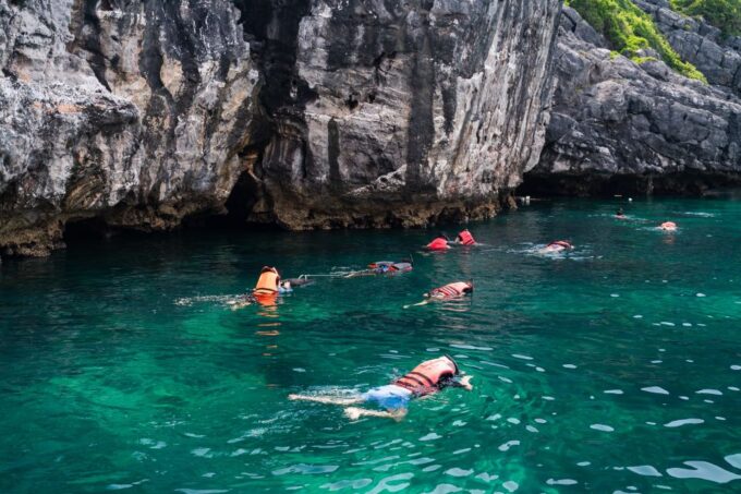 From Koh Samui: Ang Thong Marine Park VIP Small-Group Tour - Dining and Relaxation
