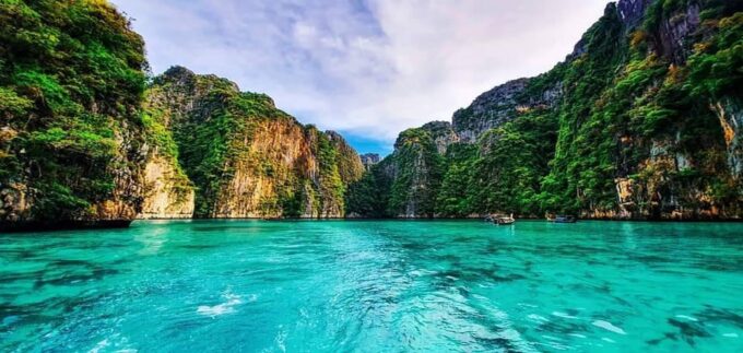 From Krabi: Phi Phi Islands Speedboat Day Tour - Dining and Refreshments