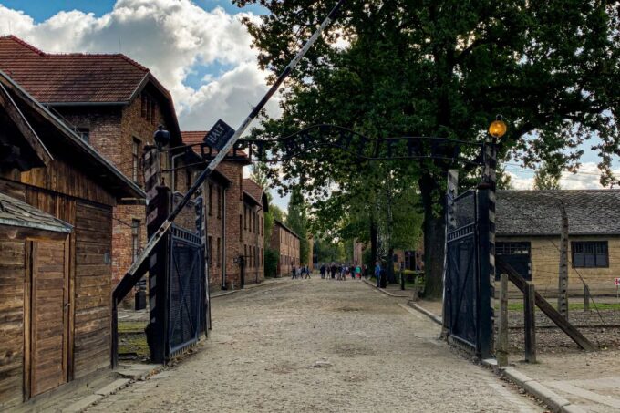 From Krakow: Auschwitz-Birkenau Memorial and Museum Tour - Meeting Point and Tour Hours