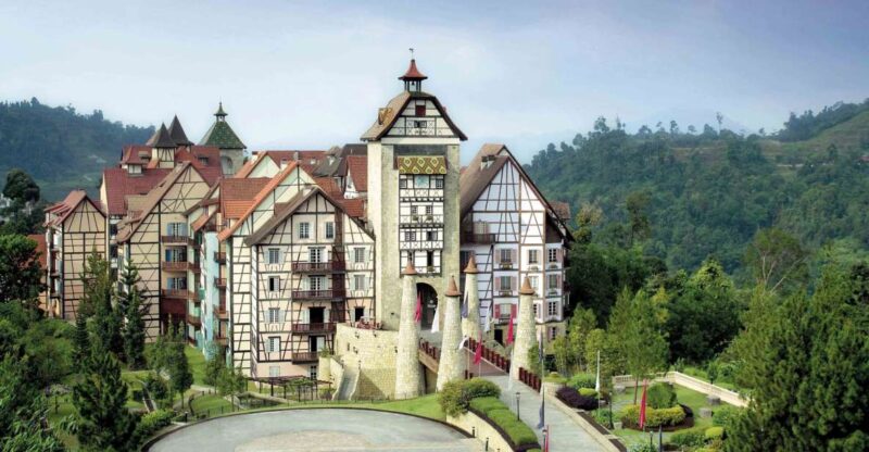 From Kuala Lumpur: Colmar Tropicale and Batu Caves Day Trip - Itinerary Highlights
