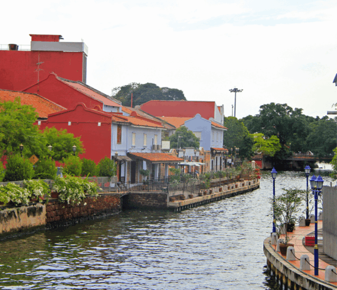 From Kuala Lumpur: Malacca Highlights Tour With Blue Lagoon - Jonker Street and Cheng Hoon Teng Temple