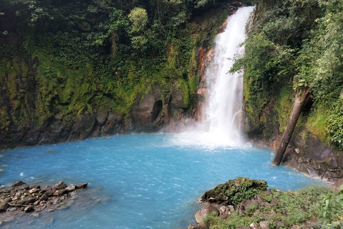 From La Fortuna: Río Celeste Waterfall, Tubing Tour and Lunch - Key Points