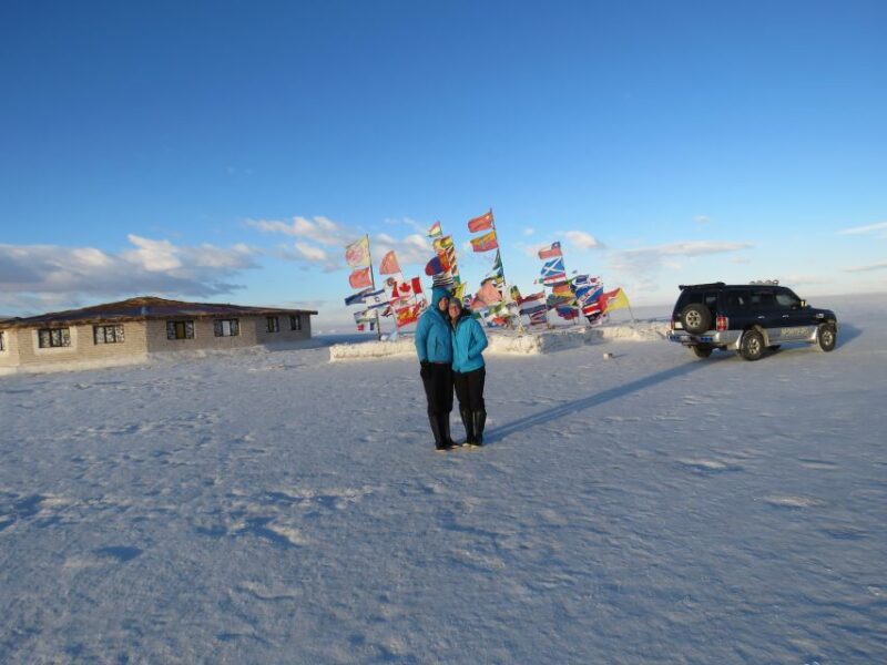 From La Paz: 1-Day 1-Night Uyuni Salt Flats Tour by Flight - Meals and Refreshments