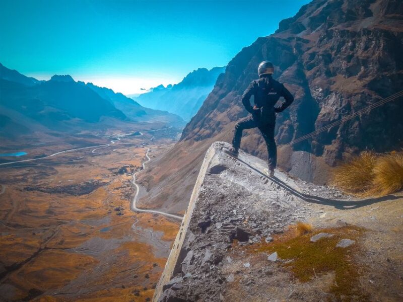 From La Paz: 3-Day Biking Tour Death Road & Uyuni Salt Flats - Itinerary: Day 1