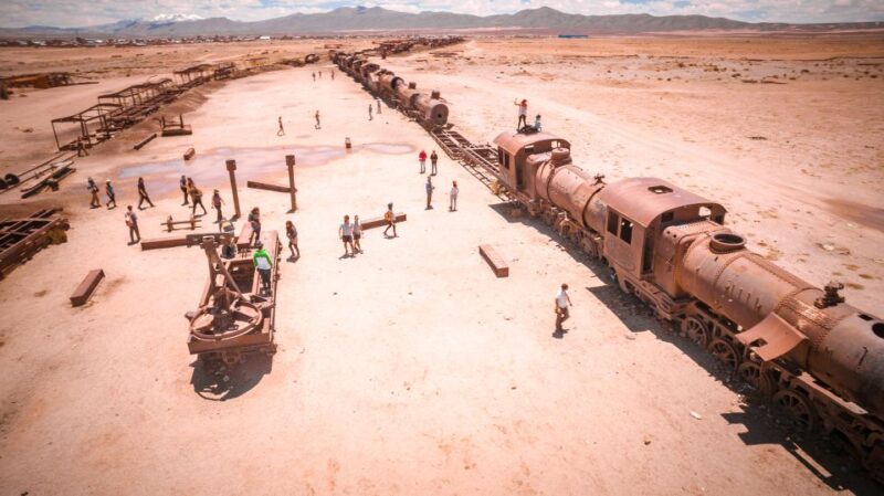 From La Paz: 3-Day Uyuni Salt Flat and Incahuasi Island Tour - Key Points