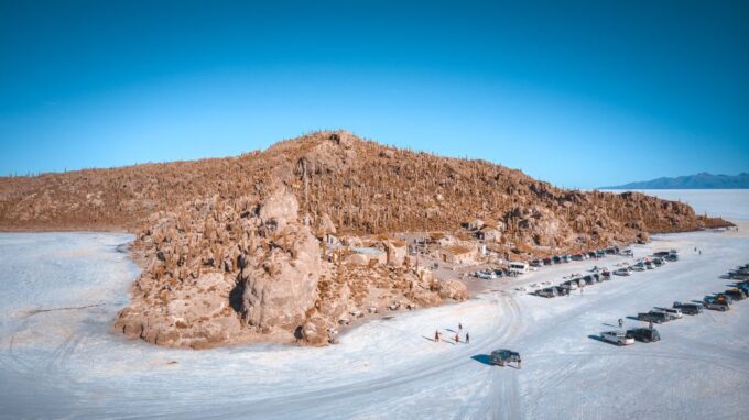 From La Paz: 3-Day Uyuni Salt Flat and Incahuasi Island Tour - Tour Duration and Schedule