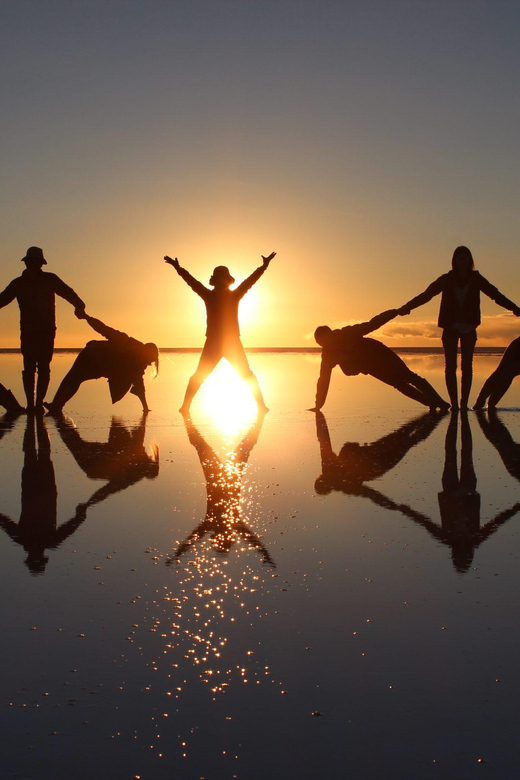 From La Paz: 5D Uyuni and Red Lagoon Tour by Bus - Key Points