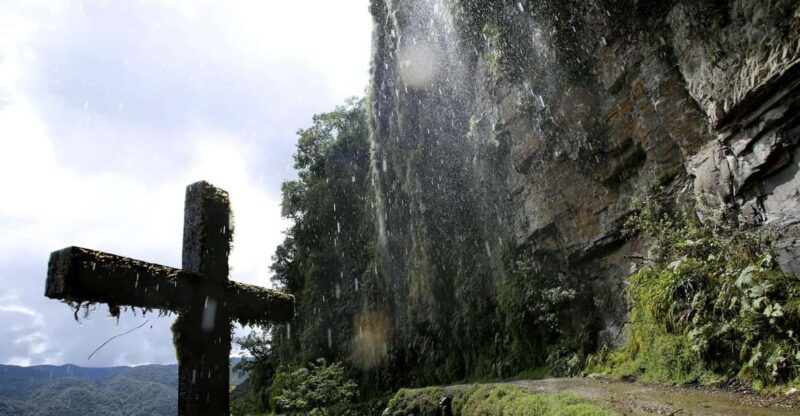 From La Paz: Death Route by Mountain Bike Tur Guided Tour - Tour Overview