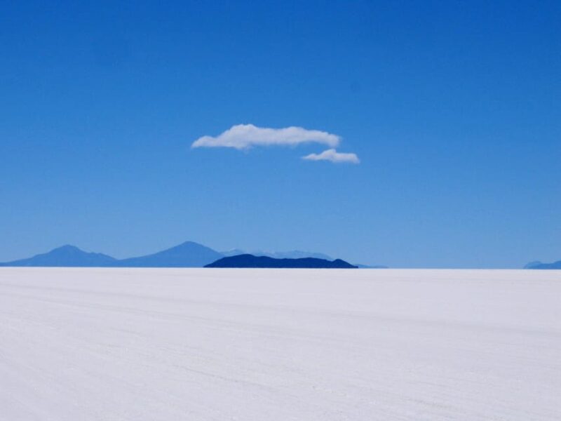 From La Paz: Uyuni Salt Flats & Lagoons 5-Day Tour - Day 2: Uyuni Sights