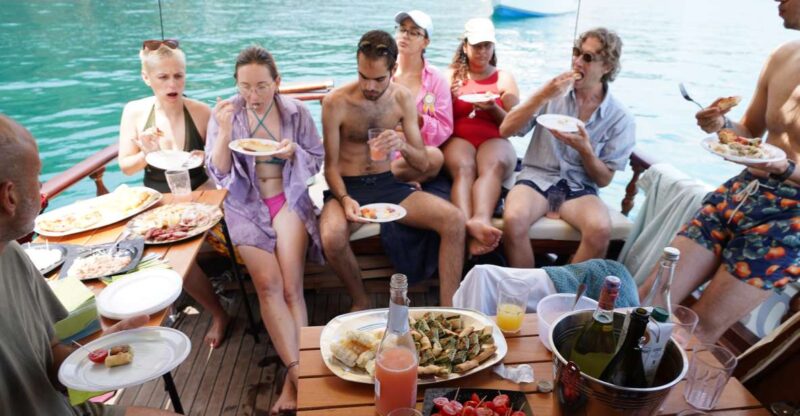 From La Spezia: Cinque Terre Boat Tour With Lunch and Wine - Dining Experience