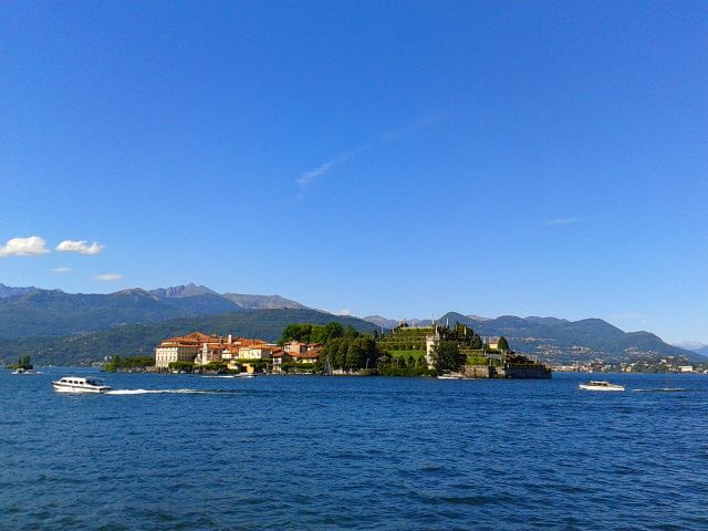 From Lake Maggiore: Private Boat Tour With Pickup/Drop-Off - Customer Experience