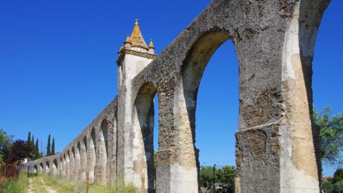 From Lisbon: Évora and Monsaraz Day Tour With Wine Tasting - Discover Medieval Monsaraz
