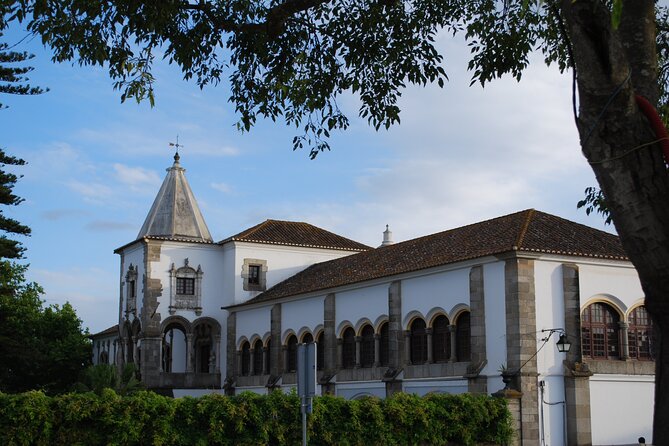 From Lisbon: Évora & Monsaraz Full-Day Group Tour - Explore Évora