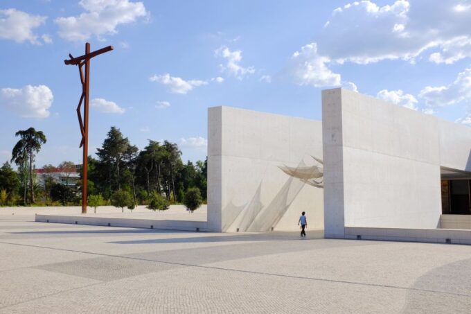 From Lisbon: Fátima, Batalha, Nazaré and Óbidos Day Tour - Óbidos Medieval Village