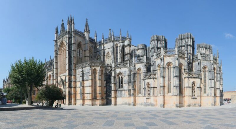 From Lisbon: Fatima, Batalha, Nazare, & Obidos Private Tour - Fátima Basilica and Chapel