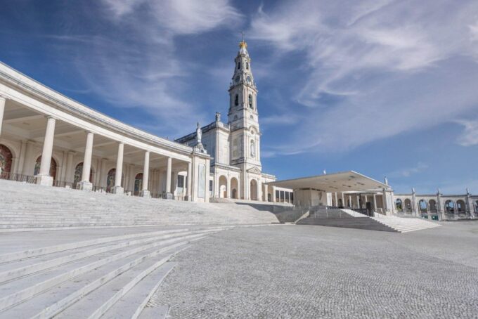 From Lisbon: Fatima, Nazaré, Batalha and Óbidos Tour - Pricing and Duration