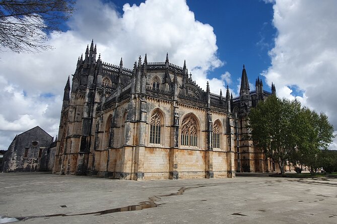 From Lisbon: Fátima, Nazaré, Óbidos & Batalha Small-Group Tour - Visiting Óbidos and Batalha