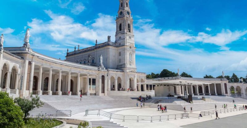 From Lisbon: Fátima, Nazaré, Óbidos Private Tour Premium Car - Key Points