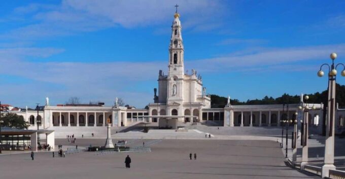 From Lisbon: Fátima, Nazaré & Óbidos Village - Private Tour - Visiting Fátima Sanctuary