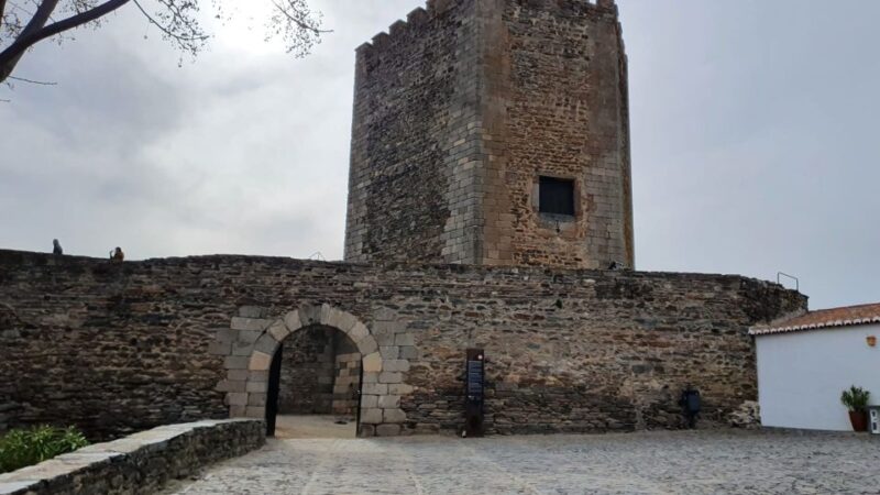 From Lisbon: Private Day Trip to Évora With Hotel Pickup - Visiting the Chapel of Bones and Monsaraz Castle