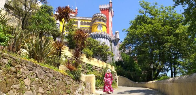 From Lisbon: Sintra, Regaleira and Pena Palace Guided Tour - Explore Sintras UNESCO Heritage