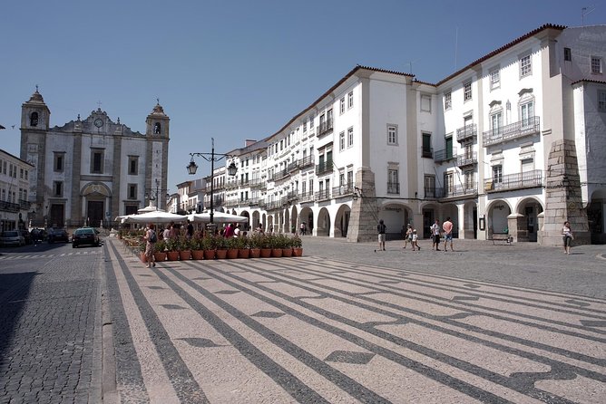 From Lisbon to Évora With Winery and Factory of Cortiça, Private Tour - Meeting and Pickup