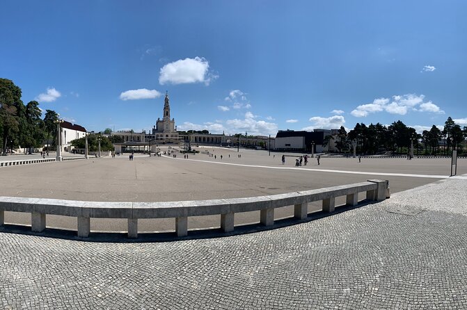 From Lisbon to Fátima, Batalha, Nazaré, and Óbidos Full Day Private Tour - Meeting and Pickup