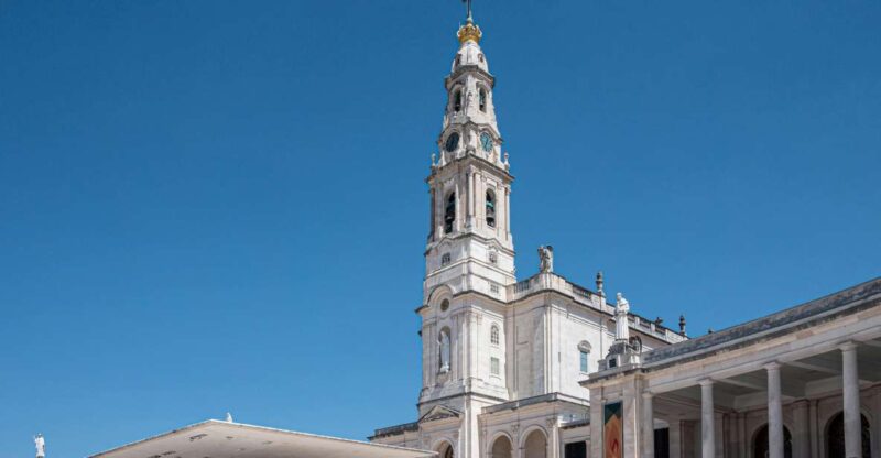 From Lisbon: Tour Fátima, Batalha, Nazaré, and Óbidos - Key Points