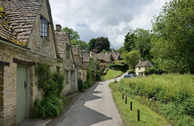 From London: Full-Day Cotswolds Tour With 2-Course Lunch - Mobility Considerations