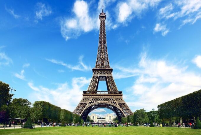 From London: Paris Day Trip With Lunch on Eiffel Tower - Panoramic Bus Tour