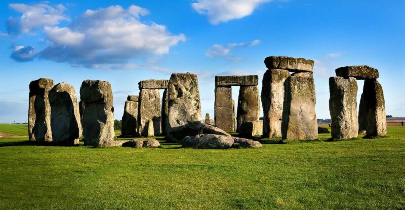 From London: Stonehenge and Bath Day Trip With Ticket - Stonehenge Exploration
