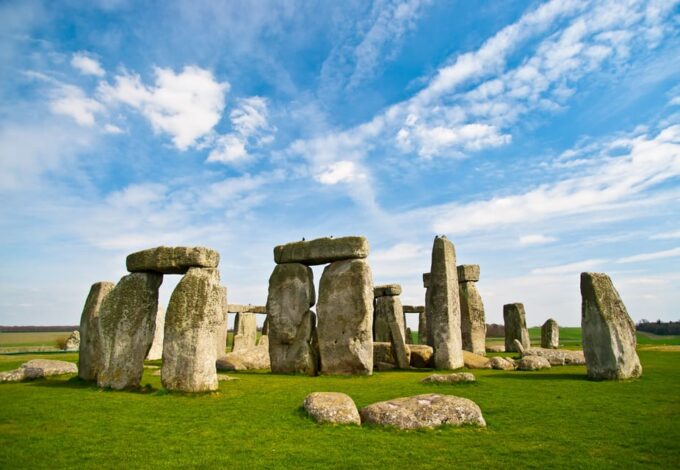 From London: Stonehenge Summer Solstice Sunrise Shuttle - Sunrise Celebration at Stonehenge