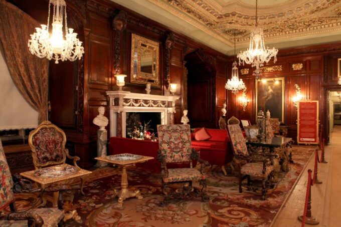 From London: Warwick Castle Day Trip by Rail - Unescorted Independent Exploration