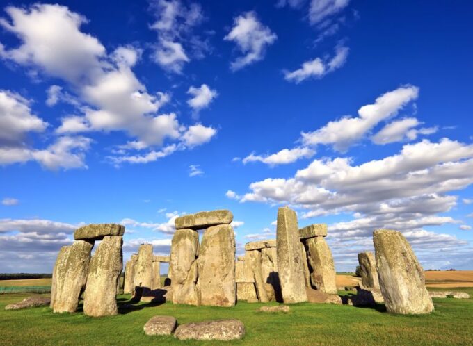 From London: Windsor, Oxford & Stonehenge Full-Day Trip - Meeting Point