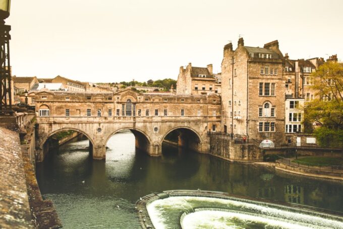 From London: Windsor, Stonehenge, Bath & Oxford 2-Day Tour - Transportation and Accommodation