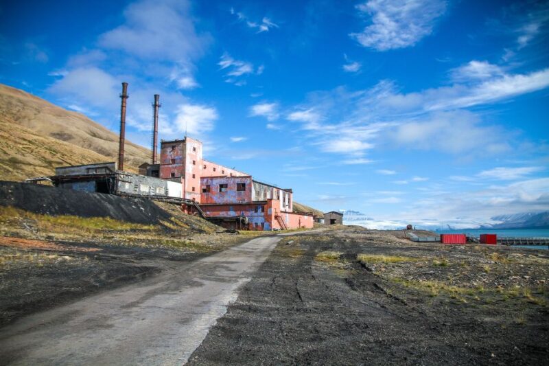 From Longyearbyen: Pyramiden Private Photo Tour W/ Transfer - Tour Experience