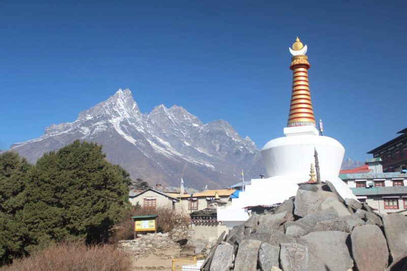 From Lukla: 10 Day Gokyo Lake & Ri Trek With Himalayan Guide - Weather and Seasons