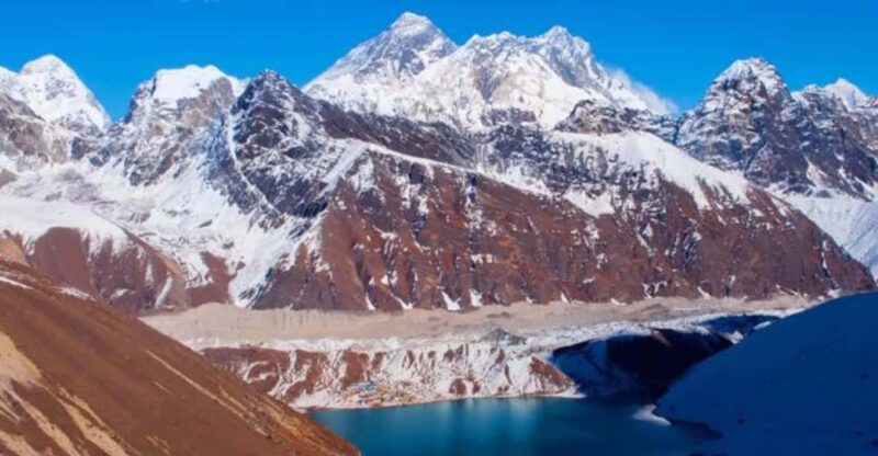 From Lukla: 15 Day Everest Two Passes Trek With Local Guide - Key Points