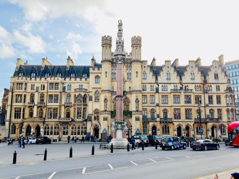 From Luton Airport to London Soho - Private Transfer - Waiting Time and Fees