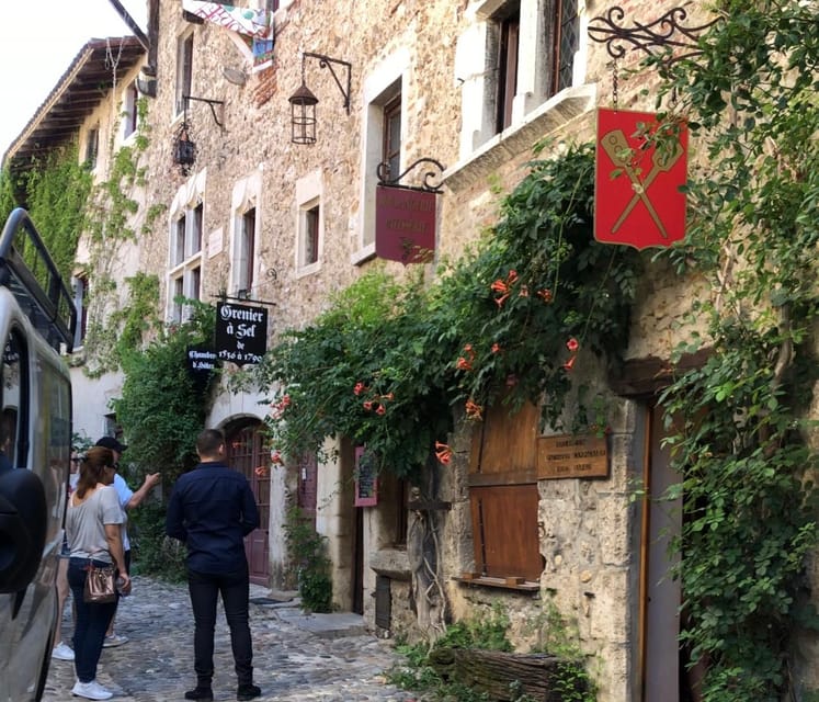 From Lyon: Medieval Town of Pérouges & Annecy Day Tour - Exploring the Medieval Town of Pérouges