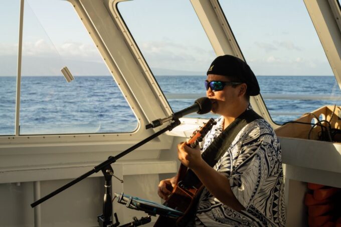 From Maalaea: Sunset Dinner Cruise Aboard the Quicksilver - What to Bring