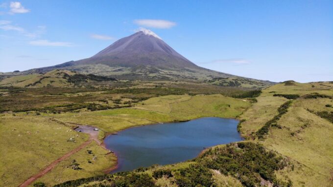 From Madalena: Pico Volcanoes and Lakes Guided Day Tour - Exploring Pico Island