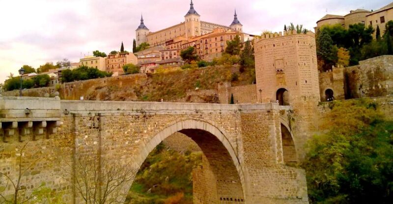 From Madrid: Day Trip to Segovia and Toledo - Exploring Segovia